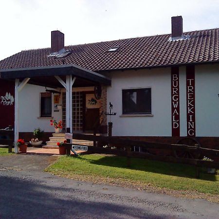 Gaestehaus Burgwald-Trekking Hotel Mittelsimtshausen Bagian luar foto