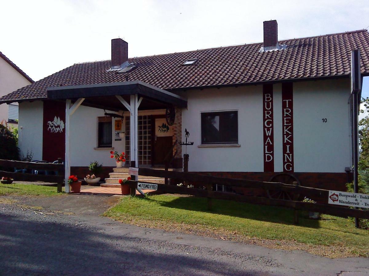 Gaestehaus Burgwald-Trekking Hotel Mittelsimtshausen Bagian luar foto