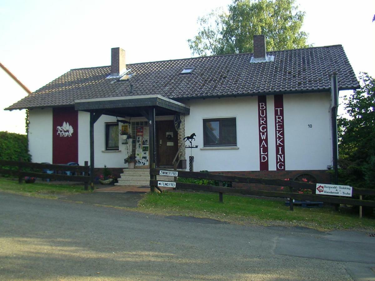 Gaestehaus Burgwald-Trekking Hotel Mittelsimtshausen Bagian luar foto